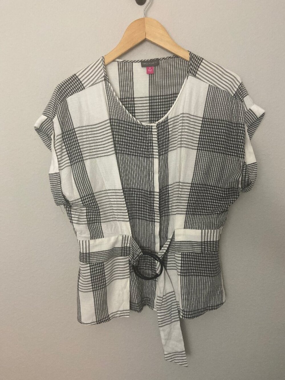 Vince Camuto Grey White Plaid Top Belted Ring Buckle Waist Sz M Career Casual